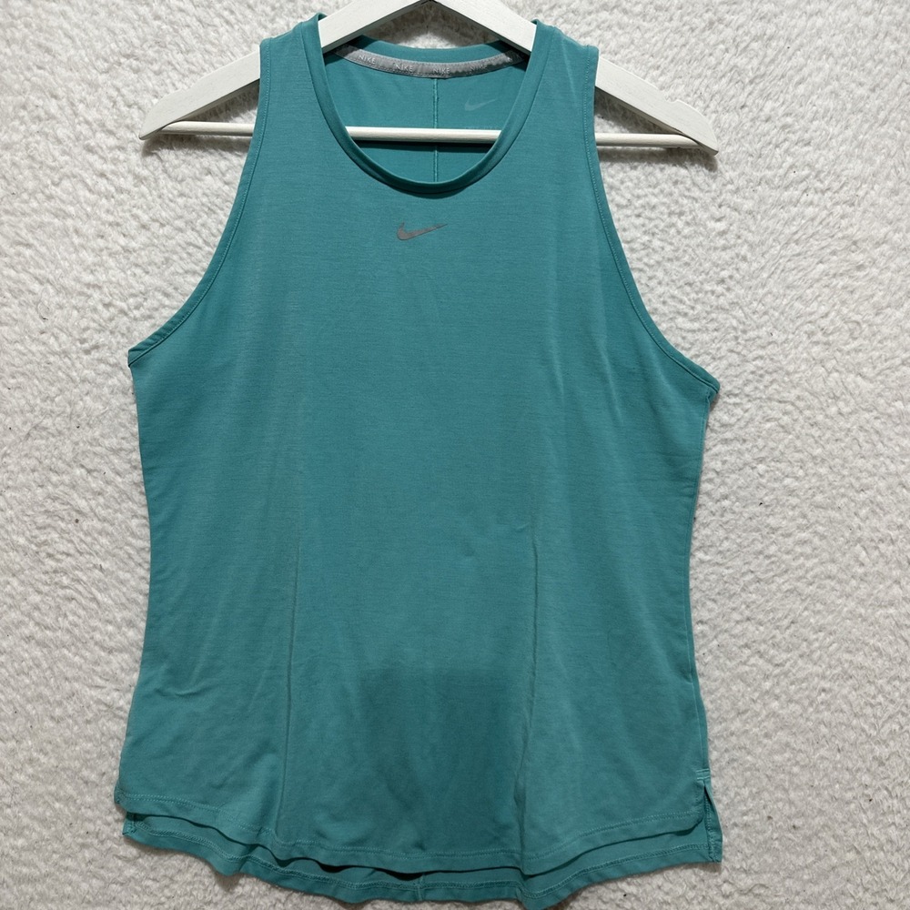 Nike Tank Top Women's Size M Swift Running Active Lightweight Performance Logo‎